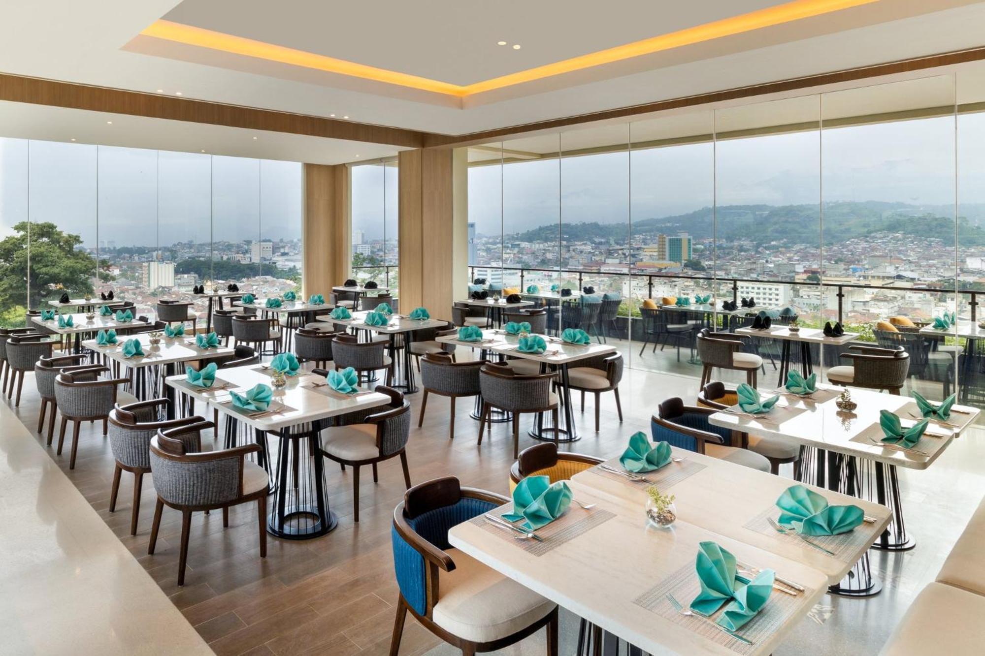 Holiday Inn Lampung Bukit Randu By Ihg Bandar Lampung Extérieur photo