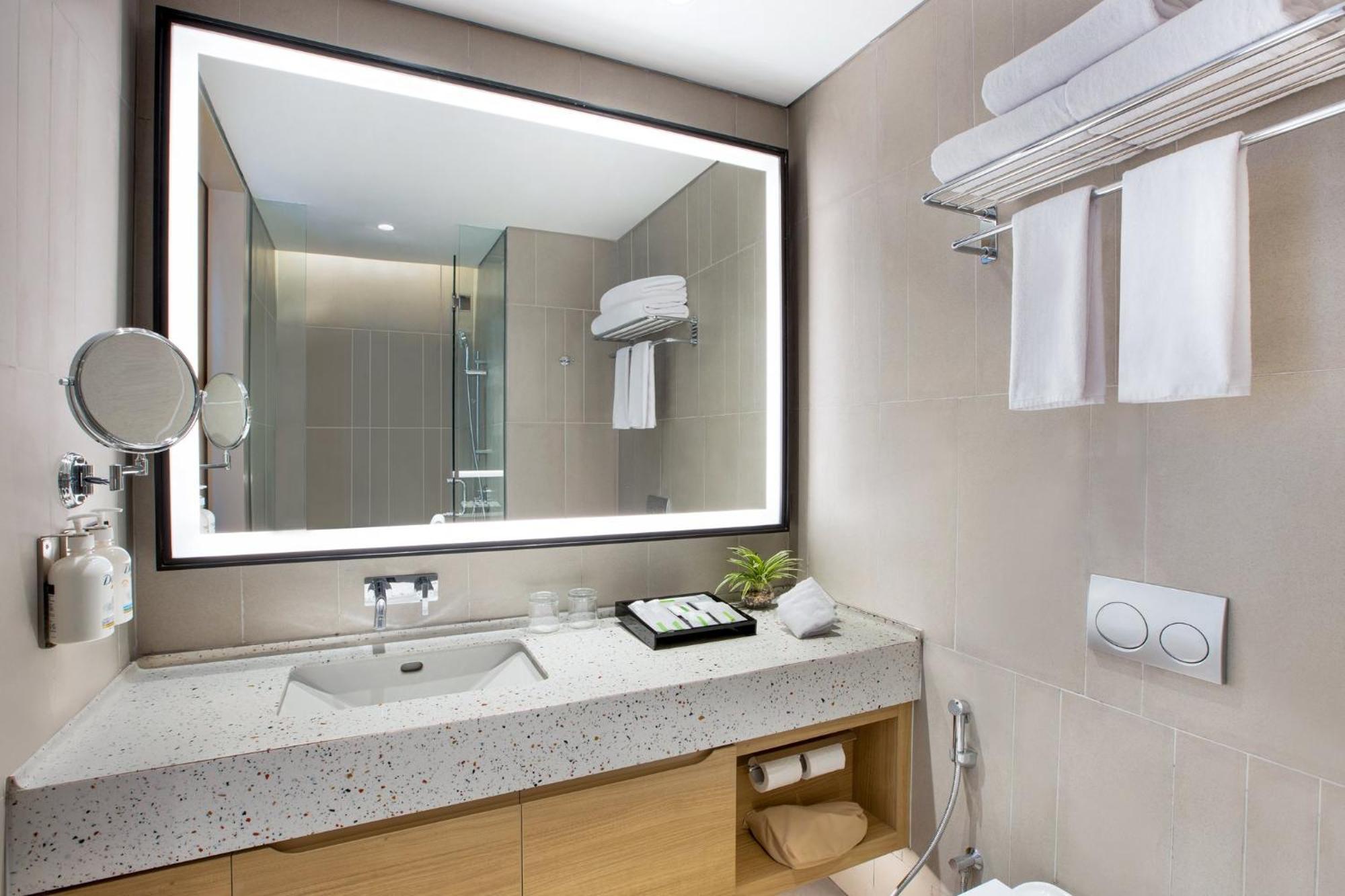 Holiday Inn Lampung Bukit Randu By Ihg Bandar Lampung Extérieur photo